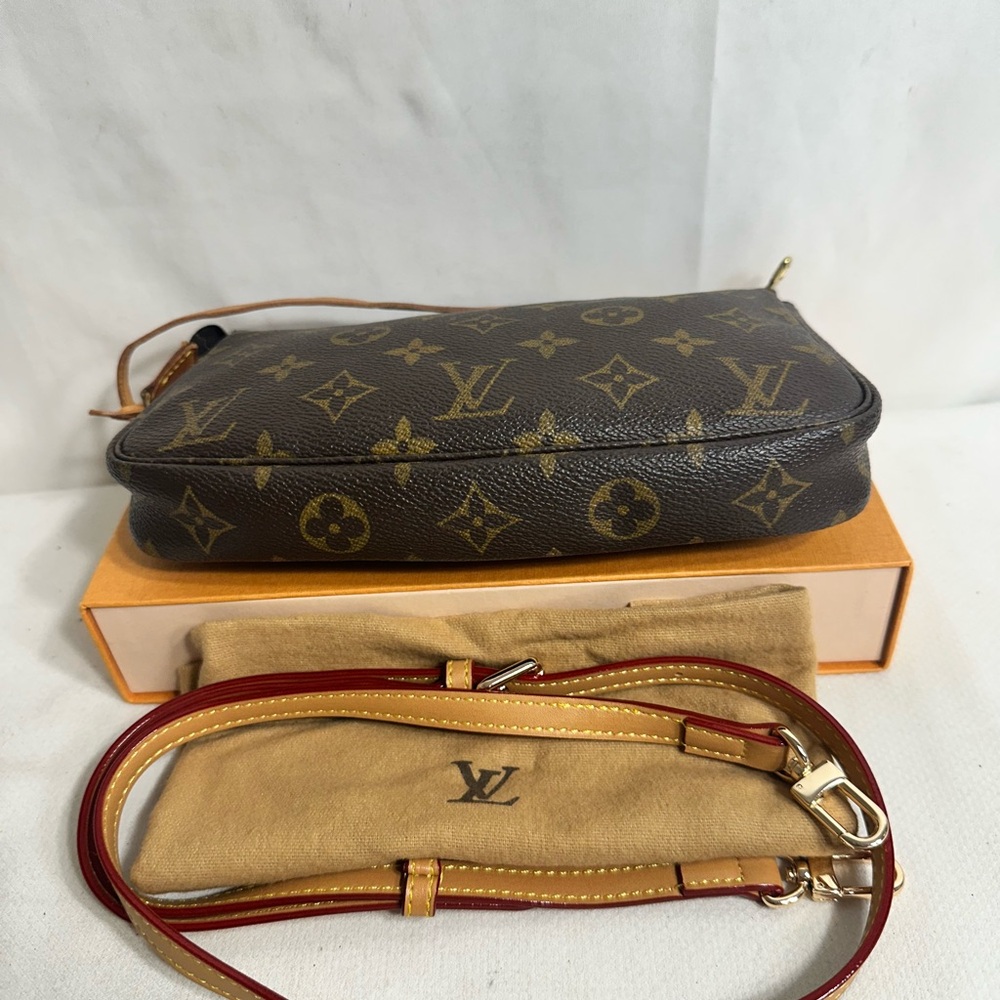 Louis Vuitton Pochette Accessory - Picture 6 of 11